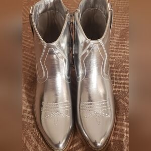 NEW TOO CUTE Silver Ankle Boots Size 8 Charlotte Russe.